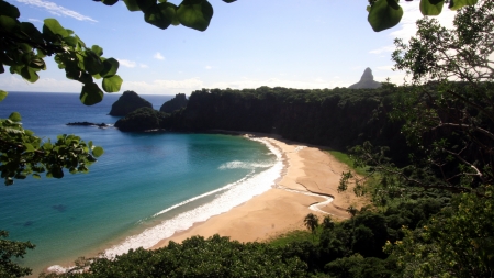 Praia do Sancho, em Fernando de Noronha, é eleita a melhor do mundo