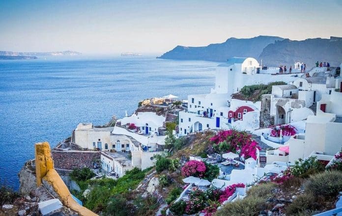 Veja dicas imperdíÂveis para mulheres viajarem de forma tranquila
