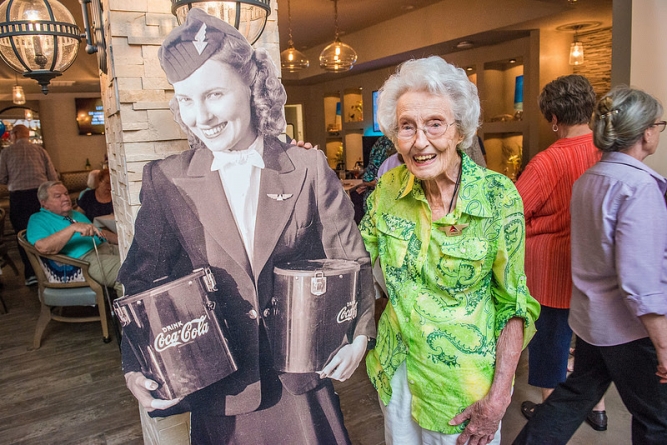 Delta Air Lines comemora o aniversário de 102 anos de uma de suas primeiras comissárias de bordo